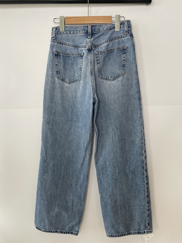 UNIQLO-STRAIGHT-FIT JEANS