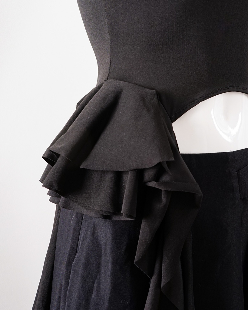 UNKNOWN-SLEEVELESS TOP (TANKTOP/TUBE TOP)