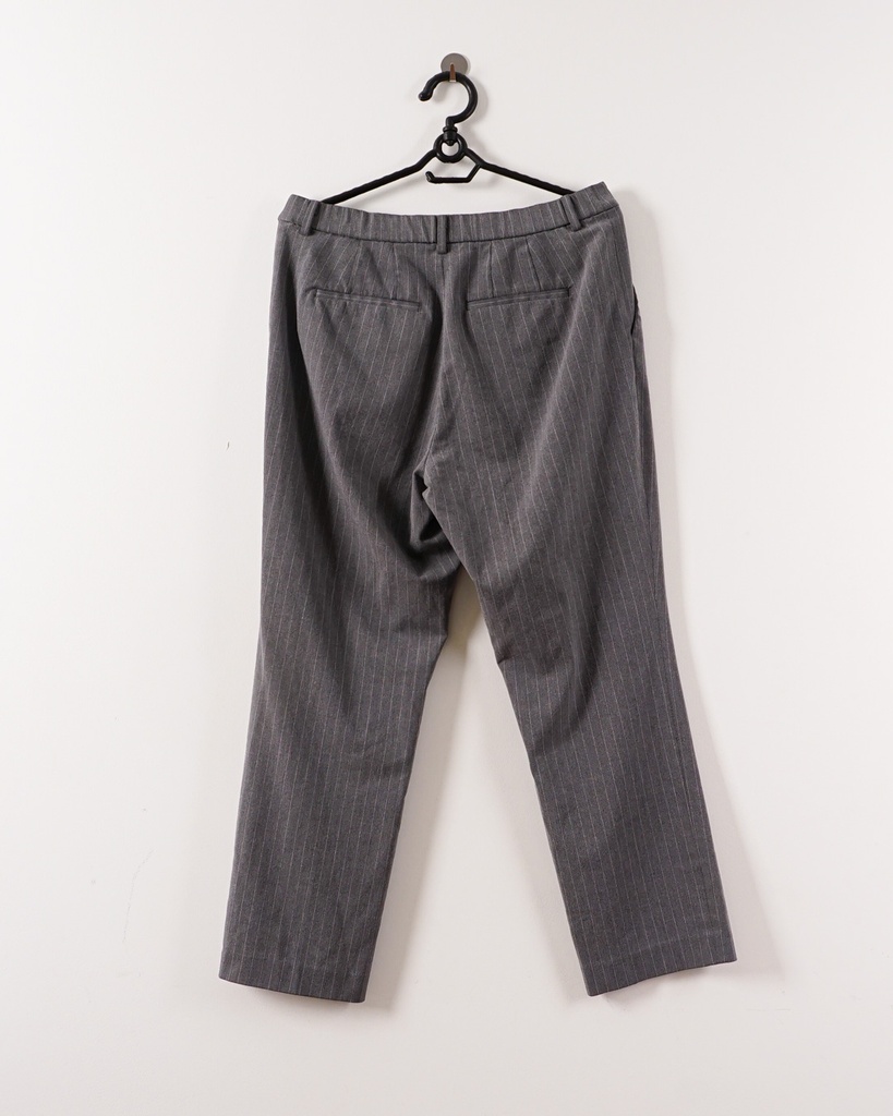 UNIQLO-TAPPERED PANTS