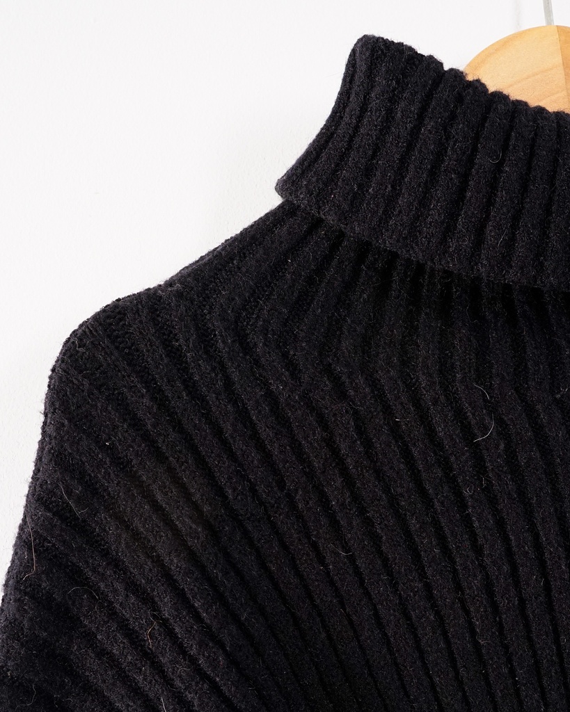 ZARA-CROPPED SWEATER