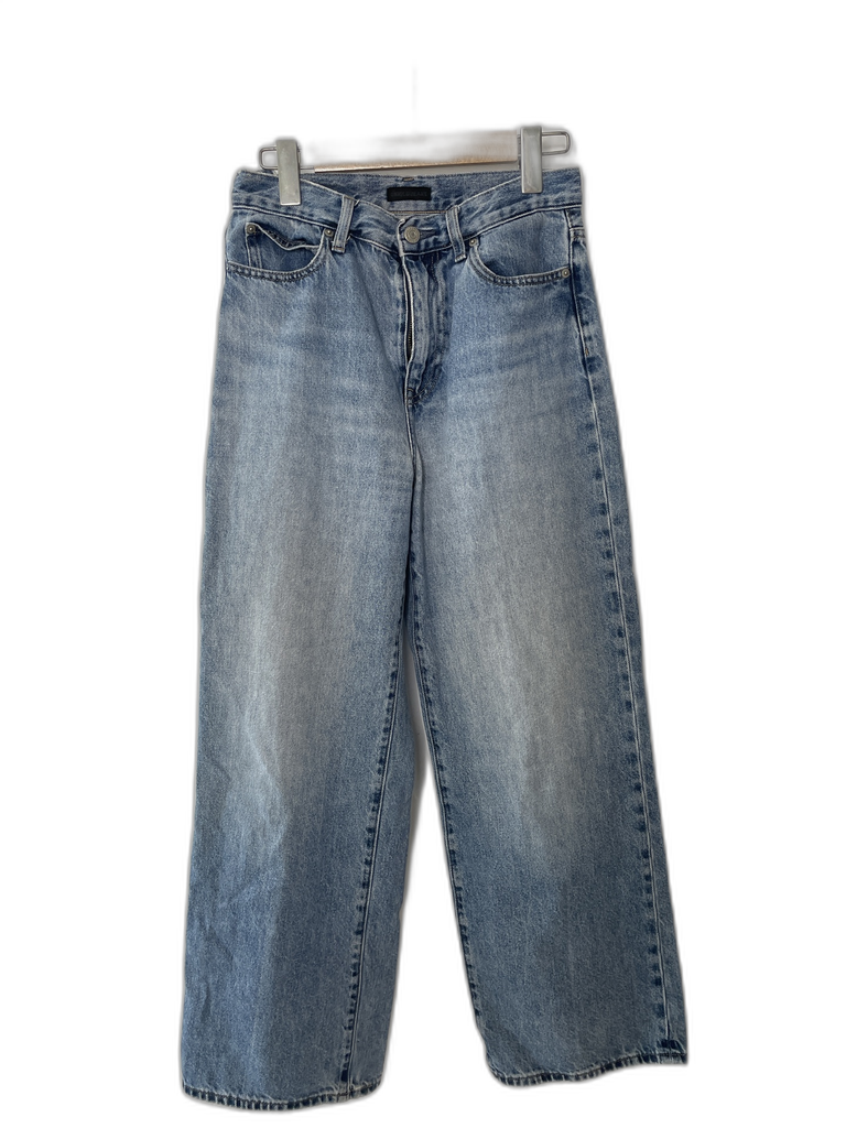 UNIQLO-STRAIGHT-FIT JEANS