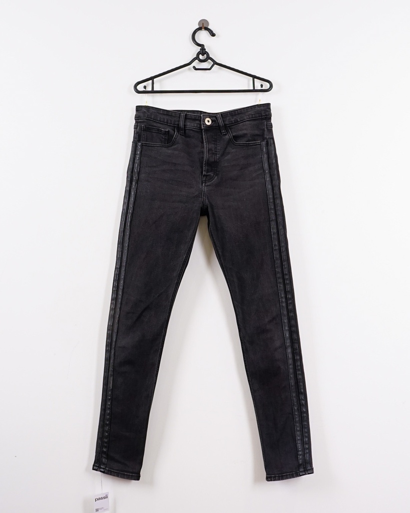 UNKNOWN-HIGH RISE JEANS