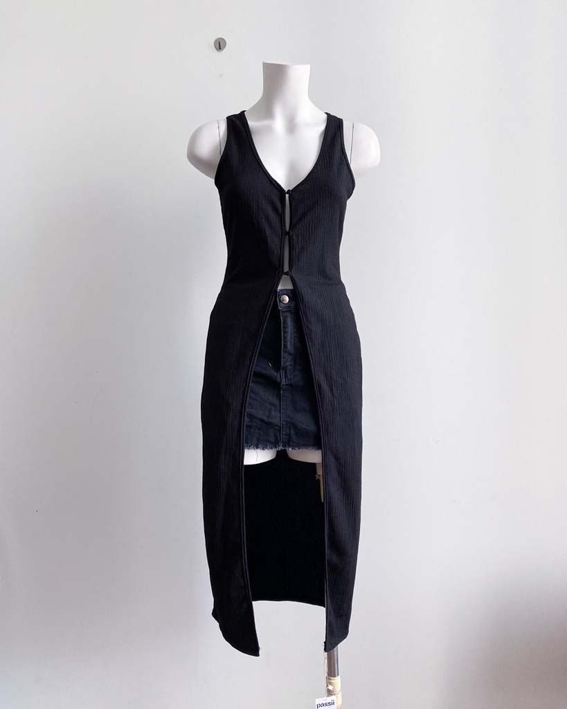 UNKNOWN-SLEEVELESS TOP (TANKTOP/TUBE TOP)