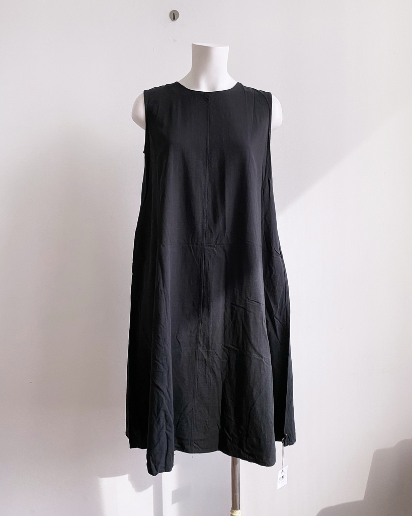 UNKNOWN-MIDI DRESS