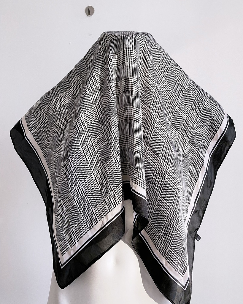 UNKNOWN-SCARVES & SHAWLS