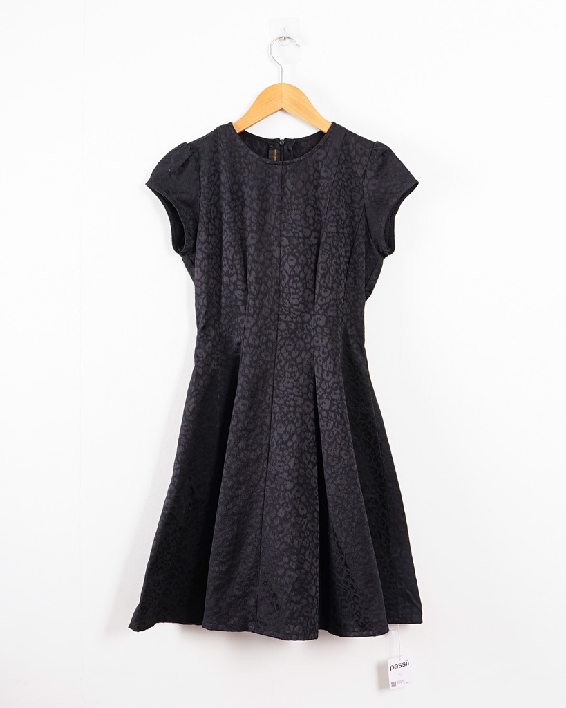 SOLEI BOUTIQUE-MIDI DRESS