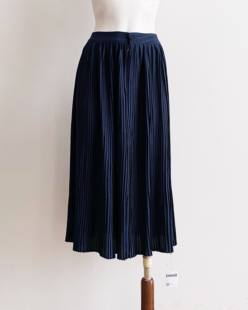 UNKNOWN-MIDI SKIRT