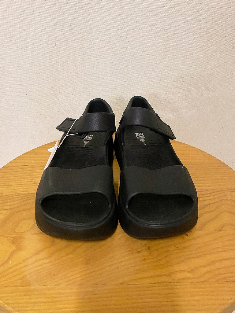 ASSORTED BRAND-FLAT SANDALS